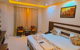 P Palace - Near Kashi Vishwanath Temple