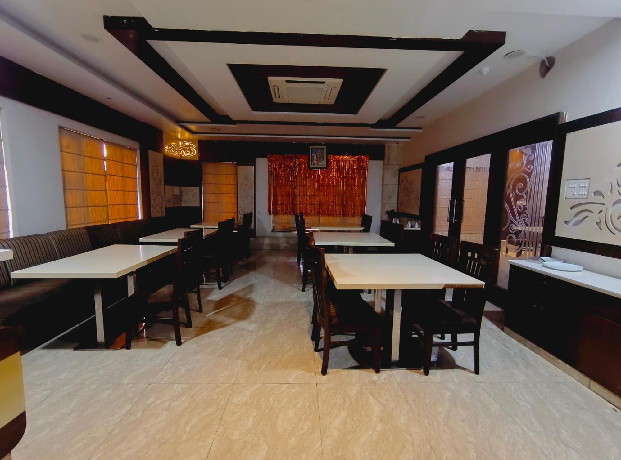 P Palace - Near Kashi Vishwanath Temple Varanasi Exterior photo